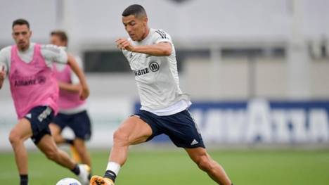 Es war die Nachricht der Woche: Cristiano Ronaldo hat sich mit Corona infiziert - und jetzt droht ihm deshalb auch noch eine Menge Ärger.