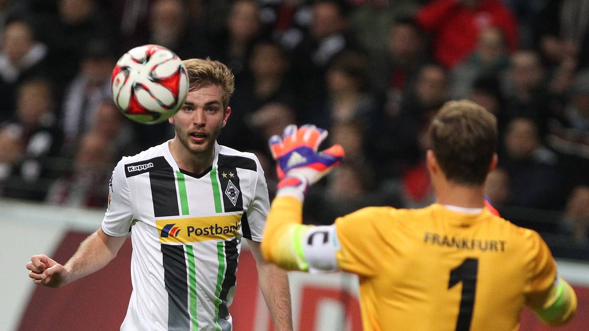Die Borussia beginnt schwungvoll, Christoph Kramer bringt den Ball aber nicht in Kevin Trapps Tor unter