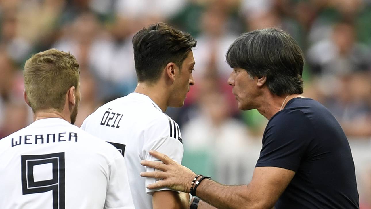 Löw macht Özil und Wagner Tür zu