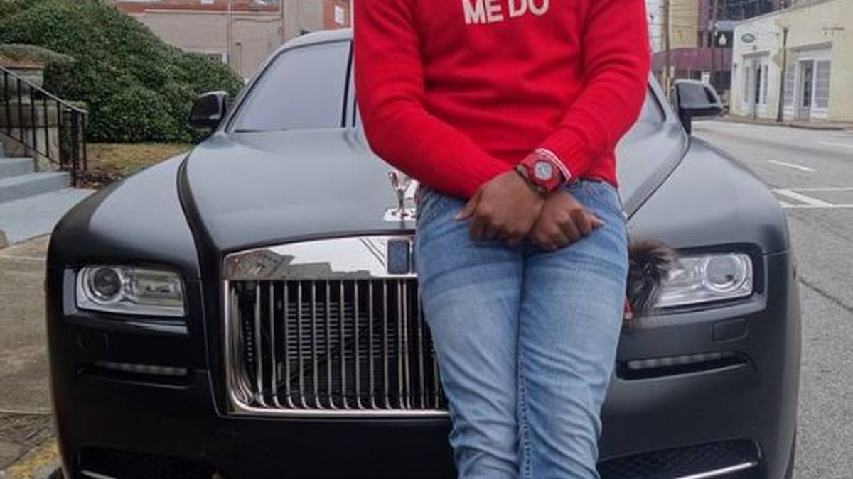 Jens und Sweatshirt sind aber auch o.k. Man beachte den Rolls Royce im Hintergrund