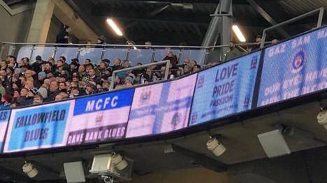 Im Stadion von Manchester City gibt es die "Fan-Schals" jetzt digital