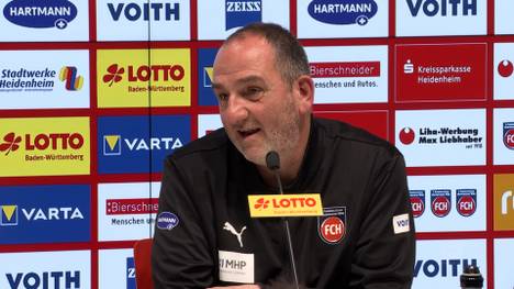 Frank Schmidt findet nach der 0:2-Pleite gegen den HSV klare Worte zur Heidenheimer Lage. Trotz der "Scheiß-Situation" fordert der Trainer bedingungslosen Zusammenhalt, um das "Unmögliche" zu schaffen.