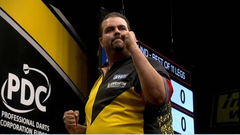 Gabriel Clemens zieht beim European Darts Matchplay als zweiter Deutscher in die nächste Runde ein. Im Duell mit José de Sousa zeigt Gaga seine ganze Klasse.
