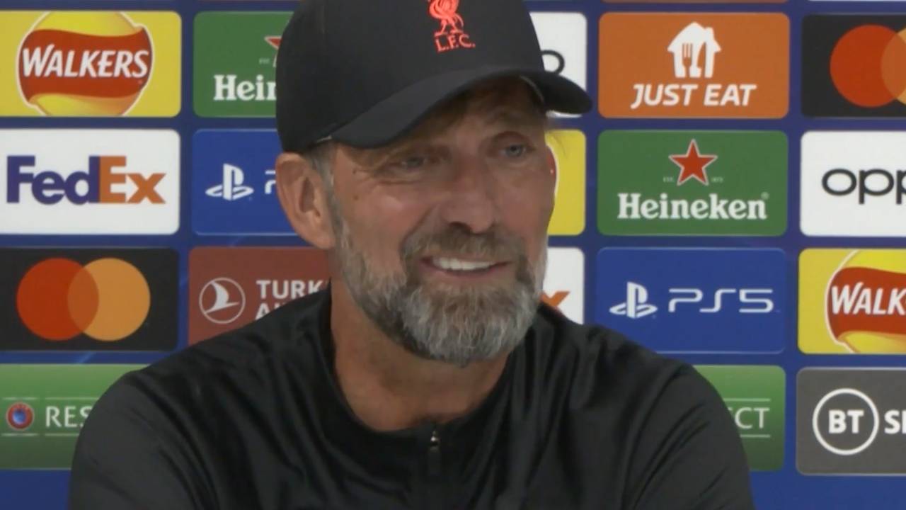 Liverpool-Trainer Jürgen Klopp macht sich über den neuen Chelsea-Besitzer lustig