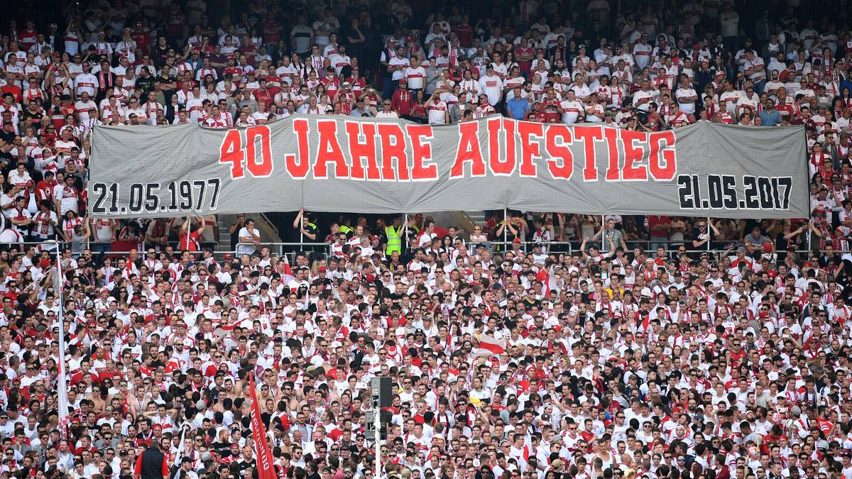 Sie erinnern in einer schönen Choreografie an den Aufstieg des VfB vor genau 40 Jahren. Auch damals war es der 21. Mai