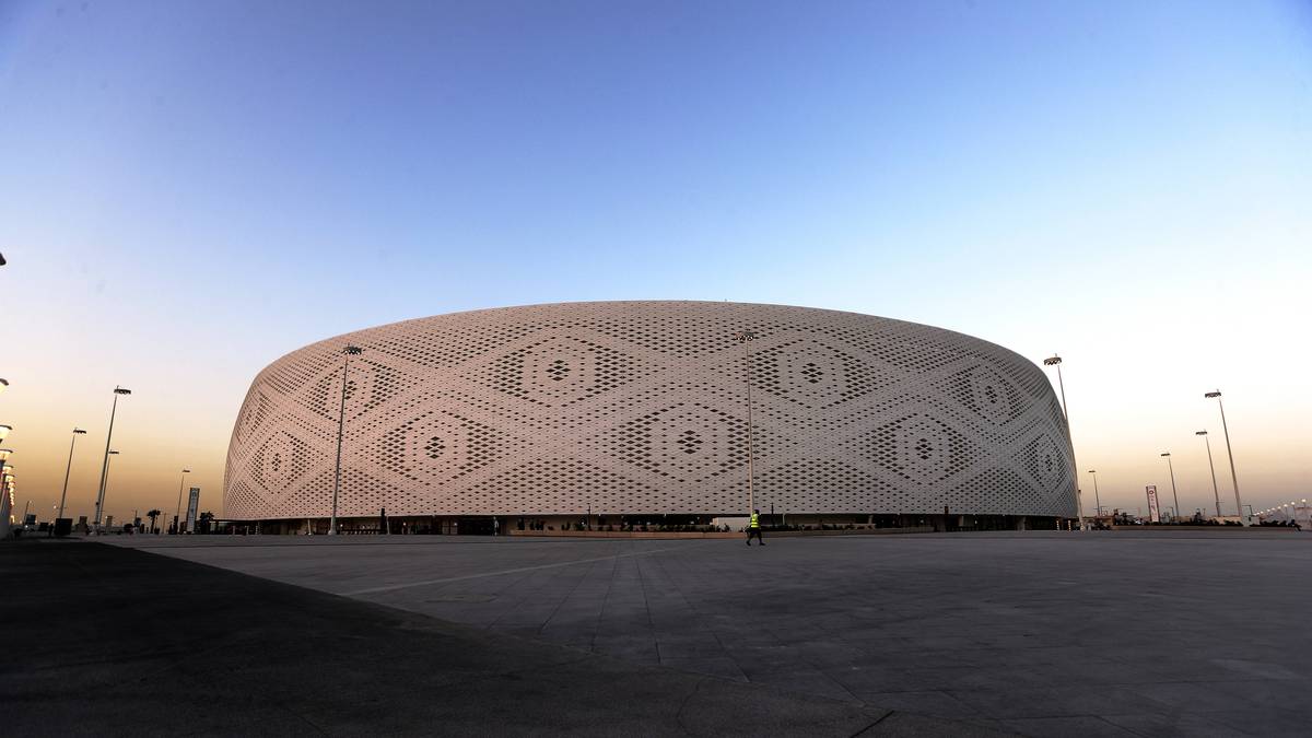 al-Thumama-Stadium: Ein Stadion wie eine Gahfiya (weiße Kopfbedeckung im arabischen Raum). Kapazität: 40.000 bei der WM, danach 20.000. Standort: Doha, Neubau (Eröffnung 2021), Kosten: 282 Mio. Euro. Acht WM-Partien (sechs Gruppenspiele, ein Achtelfinale, ein Viertelfinale)