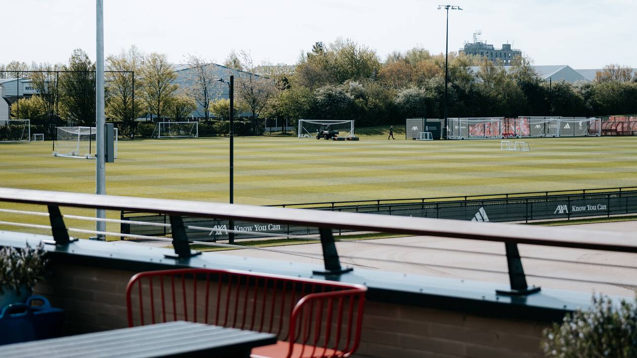 Von dieser Terrasse schaute Jürgen Klopp des Öfteren den Jugendteams des FC Liverpool beim Training zu