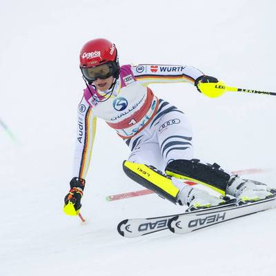 Skirennläuferin Lena Dürr verpasst auch beim dritten Weltcup Slalom der Saison das Podium. Den Sieg teilen sich eine Schweizerin und eine Schwedin.