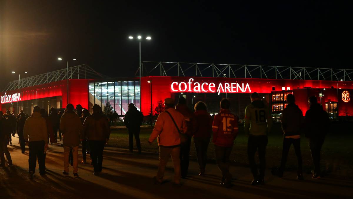 Lichter an: Der 21. Bundesliga-Spieltag beginnt in Mainz. Die Rheinhessen empfangen Schalke 04