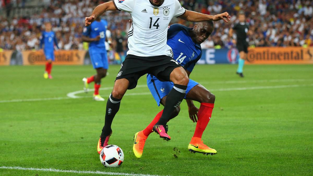 Der 22-Jährige war überraschend neben Bastian Schweinsteiger ins Zentrum gerückt. Nach seinen bisher unglücklichen Auftritten als Außenverteidiger merkte man ihm an, wie wohl er sich im Mittelfeld fühlt. Can agierte noch offensiver als der verletzte Sami Khedira und hatte eine dicke Chance in der 14. Minute: Seinen Schuss parierte Hugo Lloris mit einer Weltklasseparade. Musste in Hälfte zwei aus taktischen Gründen runter. SPORT1-Note: 3