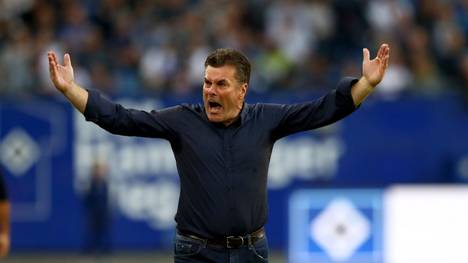 HSV-Trainer Dieter Hecking erwartet gegen Arminia Bielefeld ein schweres Spiel