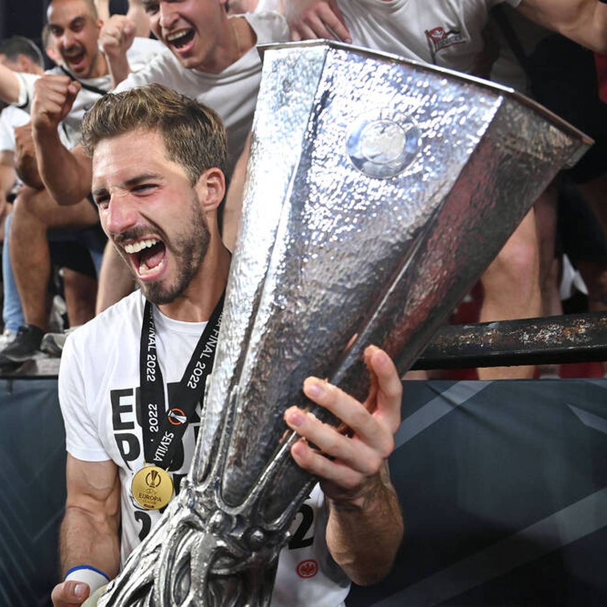 Eintracht Frankfurt gewinnt die Europa League und qualifiziert sich dadurch für die Champions League. Die Teilnahme sorgt für ein Novum in der Bundesliga-Geschichte. 