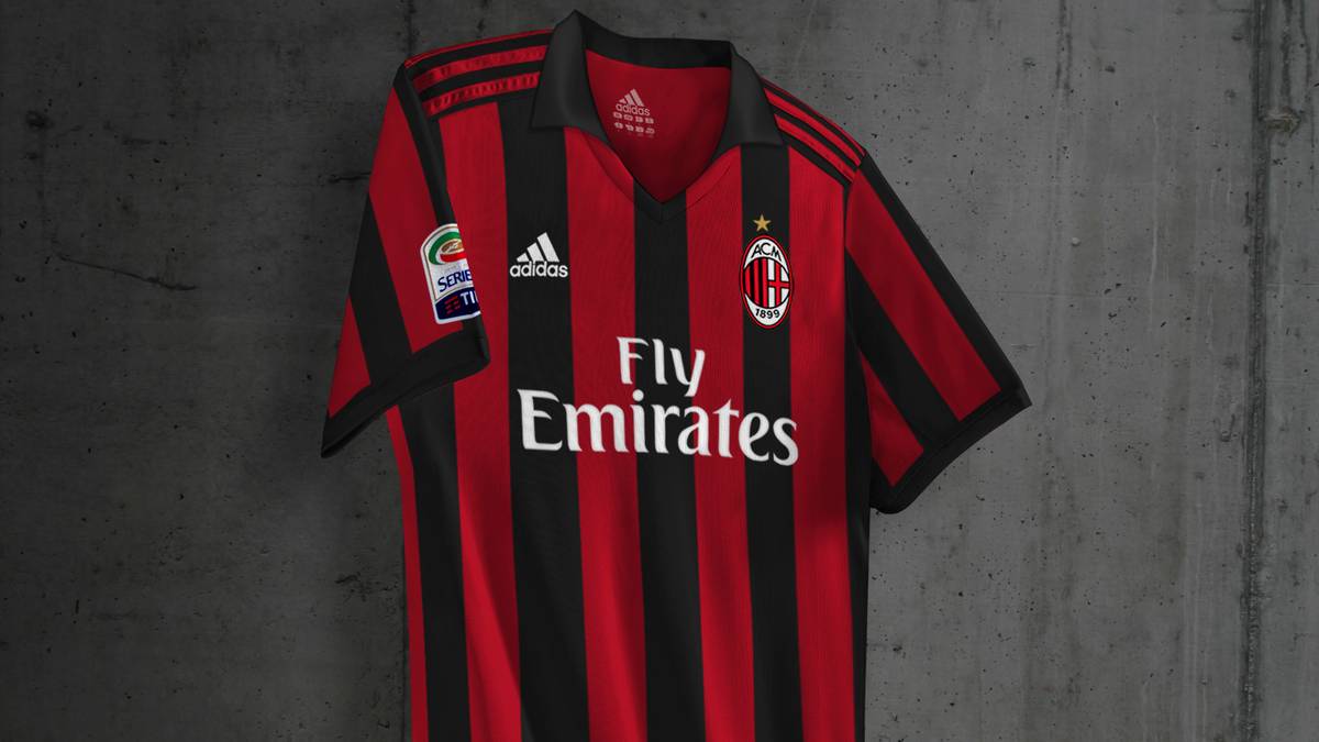 AC MAILAND: Milan zuhause in Schwarz und Rot. Ein Klassiker