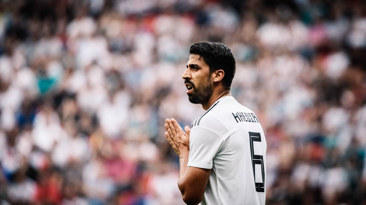 MITTELFELD - SAMI KHEDIRA vs. HECTOR HERRERA: Im defensiven Mittelfeld trifft Juventus-Star Khedira auf Porto-Anführer Herrera. Khedira besticht durch Ruhe, Erfahrung und Übersicht