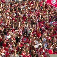 Mit 10.000 Fans! Bayern feiert Doppel-Meisterschaft