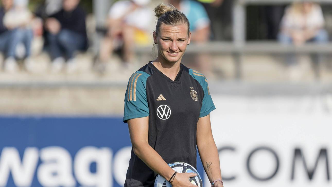 Popp weicht Bundestrainerin-Frage aus