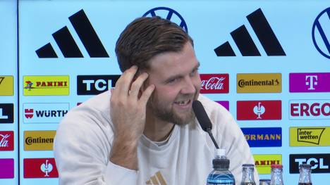 Niclas Füllkrug war im Zuge der Länderspielreise auf der Pressekonferenz des DFB-Teams zu Gast. Bei einer Reporterfrage verstand der Stürmer allerdings nur Bahnhof.