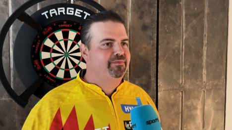Am Rande eines Events seines Partners "Target Darts" spricht Darts-Spieler Gabriel Clemens im exklusiven SPORT1-Interview über seine Saison und seinen ersten Titelgewinn auf der PDC-Tour.