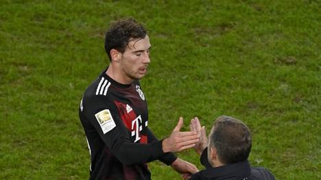 Tanguy Nianzou und Niklas Süle verpassen verletzungsbedingt die Partie bei Union Berlin. Jetzt droht auch Leon Goretzka in nächster Zeit auszufallen. Hansi Flick ist besorgt.