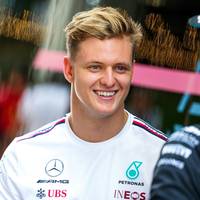 Mick Schumacher darf sein Können im Mercedes unter Beweis stellen. Der Ersatzpilot darf in Barcelona fahren. Allerdings erst nach dem Rennen.