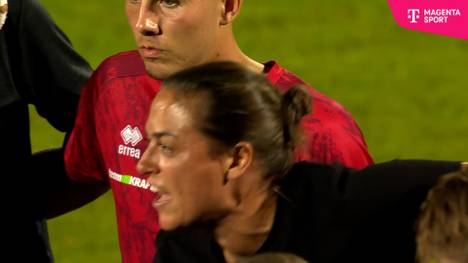 Der FC Ingolstadt 04 verliert gegen die zweite Mannschaft des VfB Stuttgart. Trainerin Sabrina Wittmann poltert nach der Partie im Mannschaftskreis.