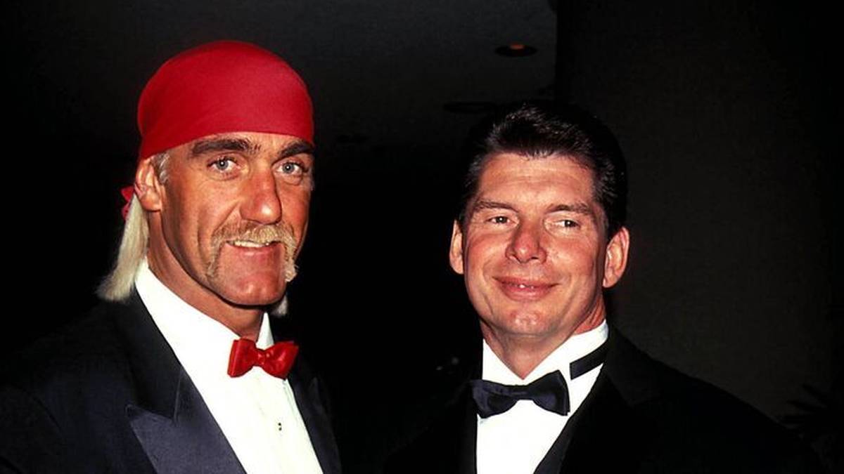 Vince McMahon (mit Hulk Hogan) im Jahr 1993