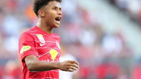 Karim Adeyemi ist der deutsche Shootingstar auf der Stürmerposition. Die großen Vereine der Bundesliga Bayern, Dortmund und Leipzig sind hinter ihm her. 