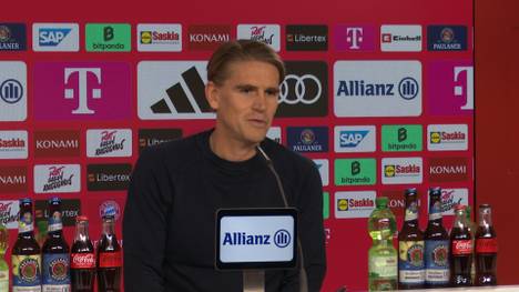 Auf der Pressekonferenz erklärt Bayerns Sportdirektor Christoph Freund ein Rückschlag von einem der Abwehr-Stars. 