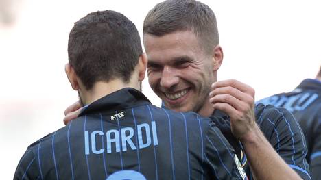 Lukas Podolski freut sich über seinen wichtigen Assist