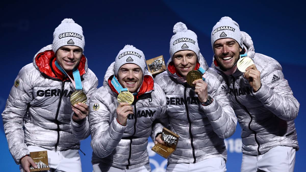 Auch die Staffel führt er gemeinsam mit Vinzenz Geiger, Fabian Rießle und Johannes Rydzek souverän zum Olympiasieg. Chapeau!