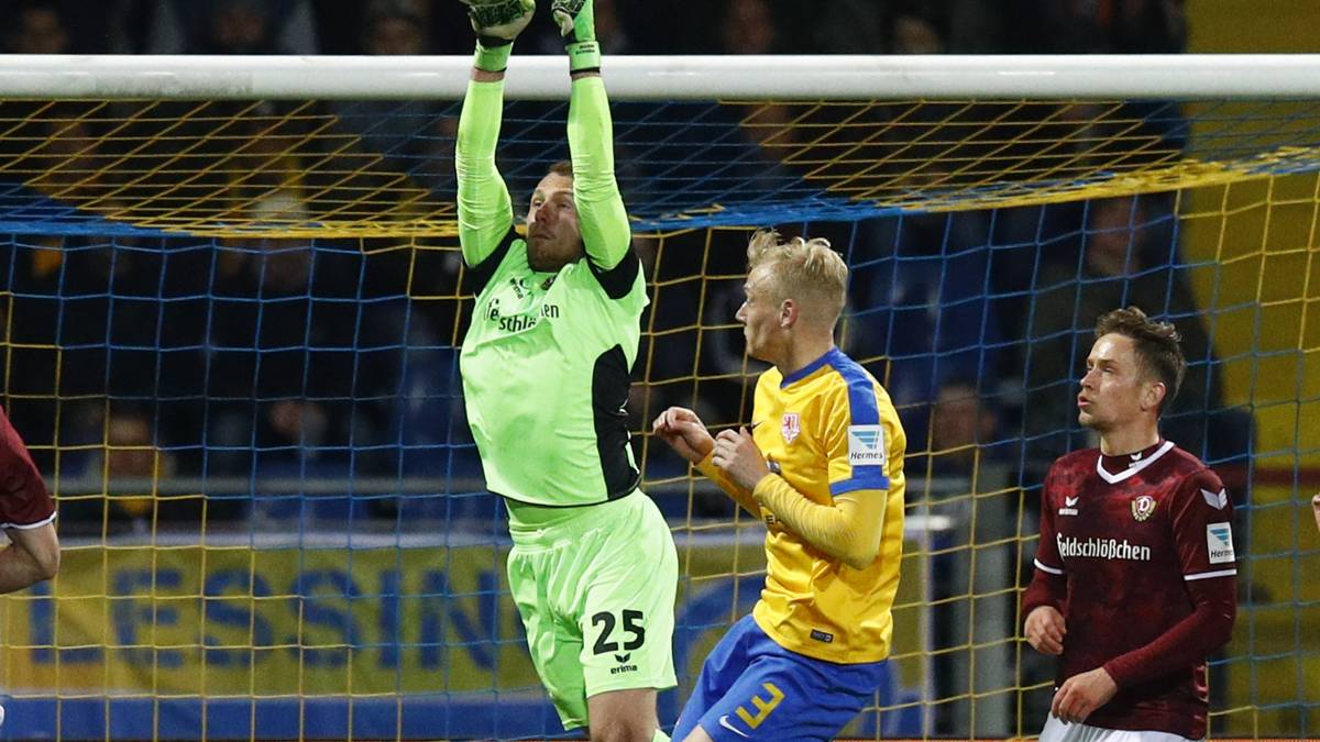 PLATZ 10: Marvin Schwäbe (Dynamo Dresden): Weisse Westen: 6 - Gegentore: 34