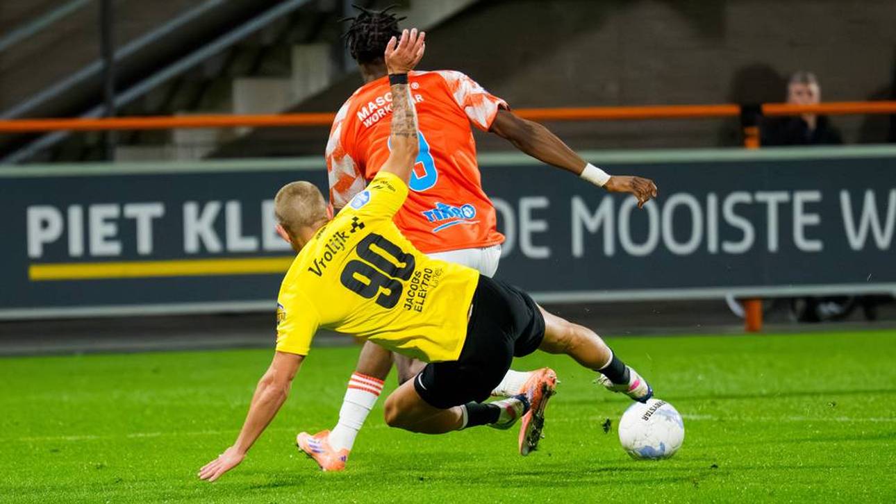 Lewis Holtby bei seinem Foulspiel an Gibson Yah