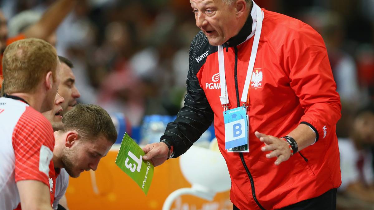 Polens deutscher Trainer Michael Biegler versucht alles, um seine Spieler wachzurütteln. Am Ende aber muss sich auch sein Team den Gastgebern geschlagen geben