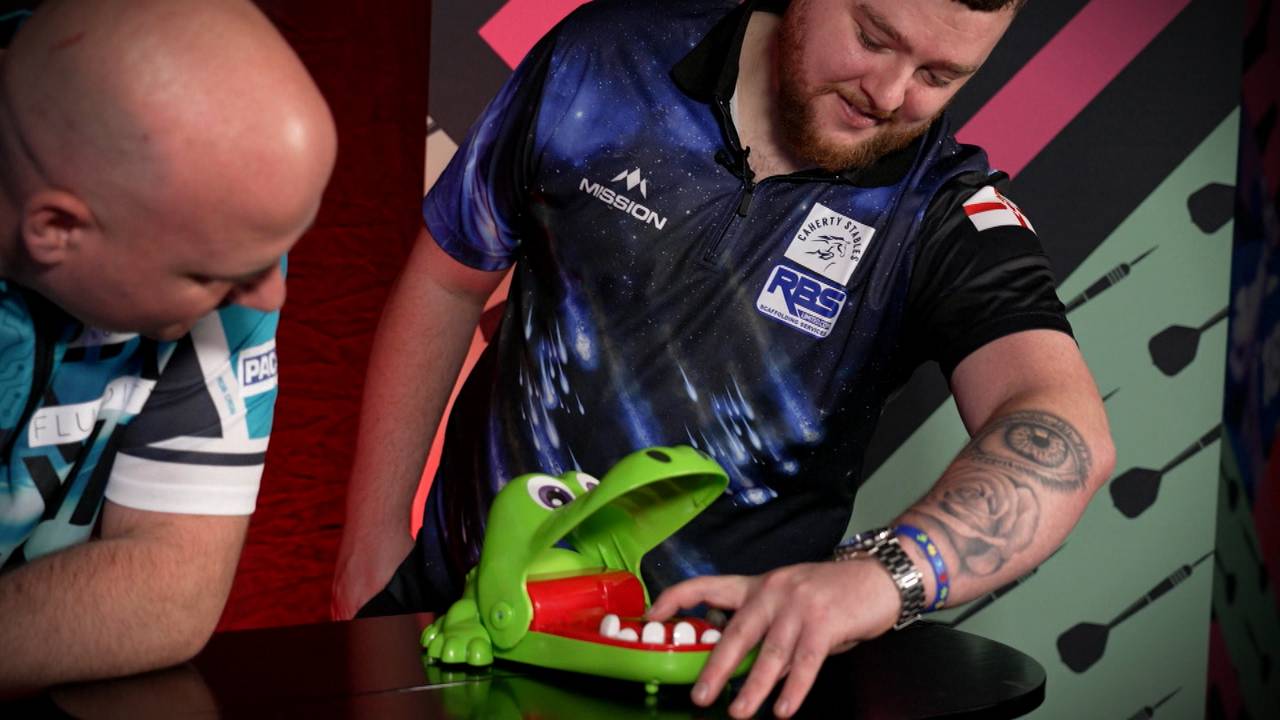 Kroko-Duell vor der Darts-WM: Sprüchefeuerwerk! Cross verunsichert Rock