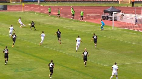 FC Viktoria 1889 Berlin sorgt mit einem 2:1-Heimsieg gegen Viktoria Köln für ein erstes Erfolgserlebnis. Ein Traumtor bringt die Hauptstädter auf Kurs.