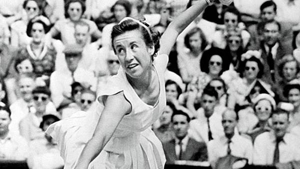 Platz 9 - MAUREEN CONOLLY - 9 Siege: Mit 16 Jahren gewinnt die Amerikanerin 1951 erstmals die US Open und ist damit seinerzeit die jüngste Siegerin des Turniers. Connolly gewinnt die US Open und Wimbledon je dreimal, zweimal triumphiert sie bei den French Open einmal in Wimbledon. Im Jahr 1953 gelingt ihr das Kunststück, alle Grand Slams in einem Jahr zu gewinnen