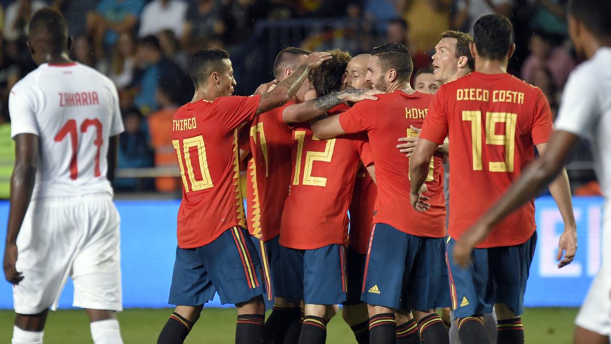PLATZ 3 - SPANIEN: Beim begeisternden 6:1 gegen Argentinien im März spielten die Spanier wie der kommende Weltmeister, das 1:1 gegen die Schweiz relativierte diesen Eindruck zuletzt wieder ein wenig. Trotzdem einer der ganz großen Favoriten