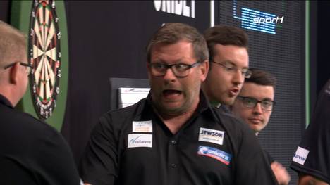 Lange sieht es in der Partie zwischen Jose de Sousa und James Wade nach einem klaren Sieg für den Portugiesen aus. Doch dann startet "The Machine" die Aufholjagd. 