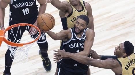 Mikal Bridges (m.) in Diensten der Brooklyn Nets