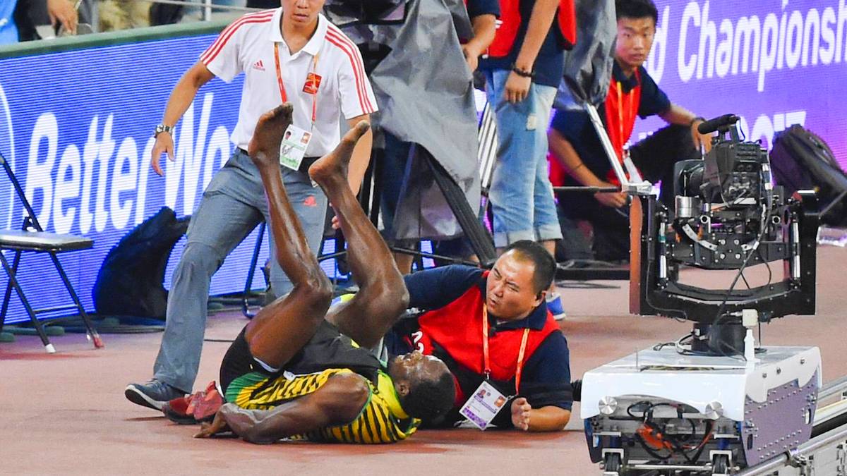 Die Szene der WM ist aber zweifelsohne der am Boden liegende Usain Bolt, nachdem er zuvor von einem Segway-Fahrer abgeräumt wird