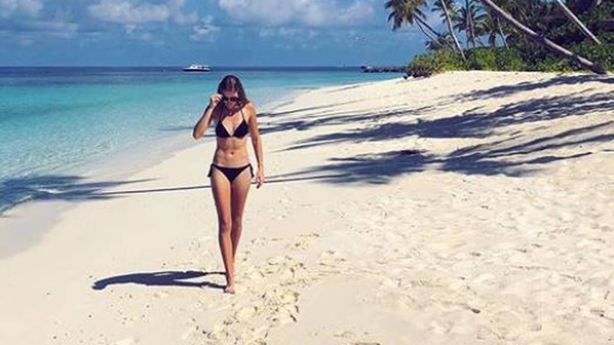 Den Strand zieht Kristina Mladenovic vor. Die Französin genießt ihren Urlaub, ob zu Fuß...