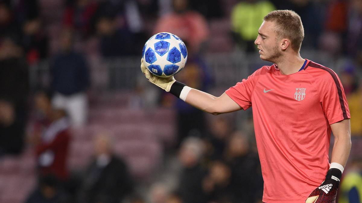 Er selbst betont, dass er zufrieden ist und sich wohl fühlt. Sollte ihm ein attraktiver Verein jedoch die Chance auf einen Stammplatz geben, dürfte Cillessen zumindest ins Grübeln kommen. Denn seinen Platz in der Elftal will er bestimmt nicht verlieren