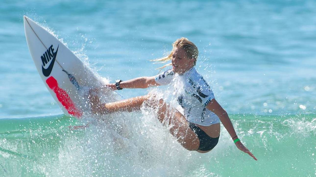 Ein Model reitet die Erfolgswelle