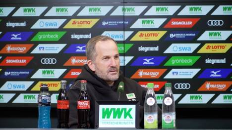 Manuel Baum zieht sein persönliches Fazit zum vergangenen Monat des FC Augsburg und gibt einen kurzen Ausblick auf die bevorstehenden Bundesliga-Duelle.