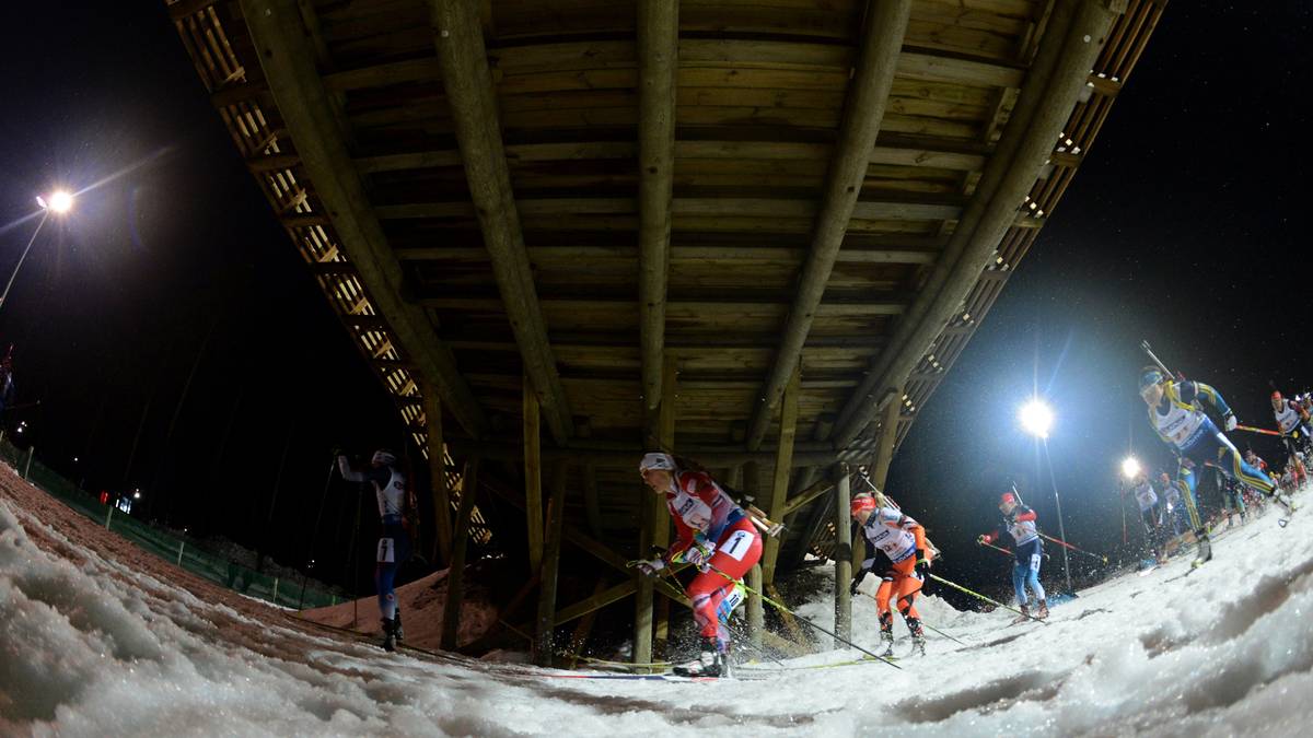 ...und unter einer Brücke hindurch