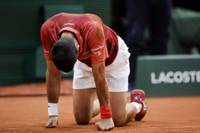 Wie steht es um den Gesundheitszustand von Novak Djokovic? Kann der Serbe beim Grand-Slam-Turnier in Wimbledon starten oder nicht? Auch seine OP wirft Fragen auf. 