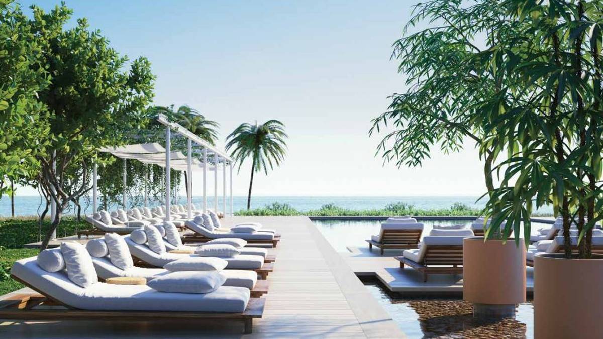 Auch am Fuße des Gebäudes lässt es sich entspannen. Hier warten auf Djokovic und seine Frau mehrere Sonnenliegen