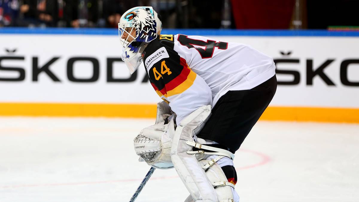 DENNIS ENDRAS (32, Adler Mannheim, Tor): Endras spielte bereits 2008 mit der Nationalmannschaft beim Deutschland Cup. Er wurde bei der WM 2010 als erster deutscher Spieler zum MVP gewählt. Er spielt seit 2012 bei den Adlern