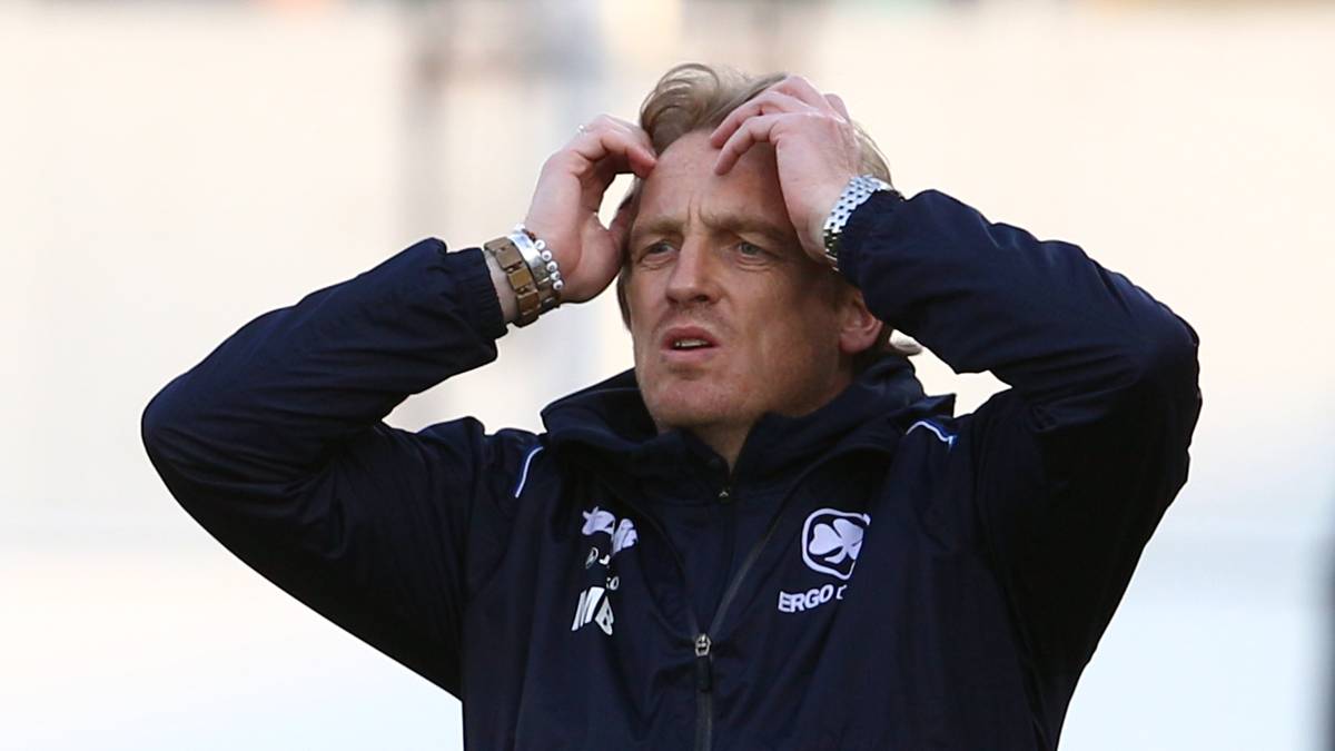 Auch ein Trainerwechsel nach 15 Niederlagen in 23 Spielen unter Mike Büskens sorgte nicht mehr für den erhofften Umschwung