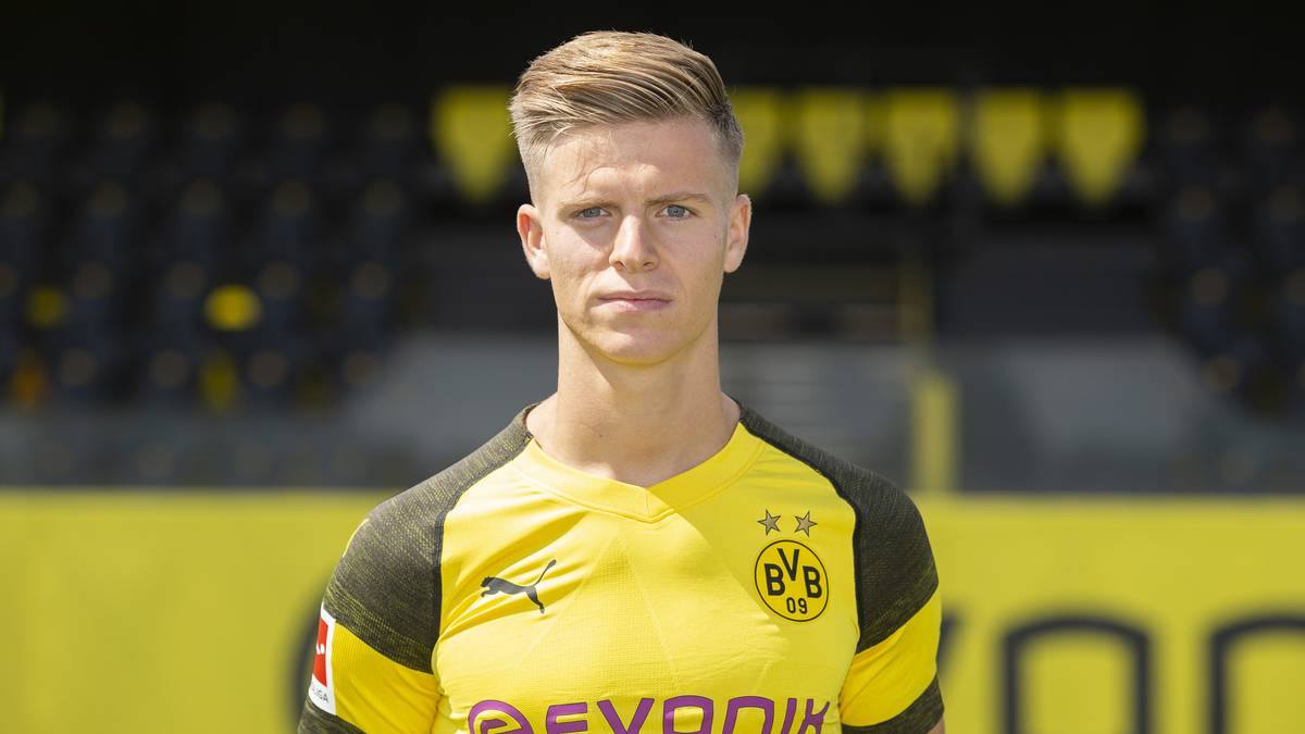 Eine Etage tiefer ist künftig DZENIS BURNIC unterwegs. Der talentierte defensive Mittelfeldspieler, der für den BVB in der Hinrunde nur in der U23 zum Einsatz kam, schloss sich auf Leihbasis Dynamo Dresden an